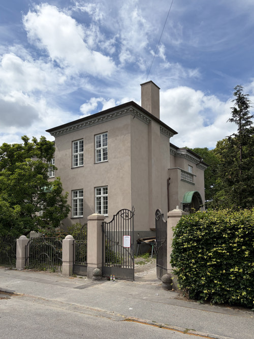 Lindevej 9 VINDER Den Hele Bygning (Villa)
