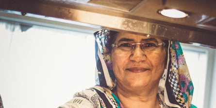Nighat er frivillig i Stjernen