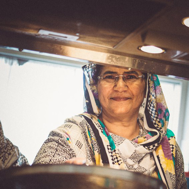 Nighat er frivillig i Stjernen